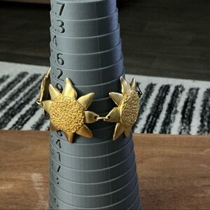 Excellent Used- Sunflower Charm Bracelet in Gold Tone